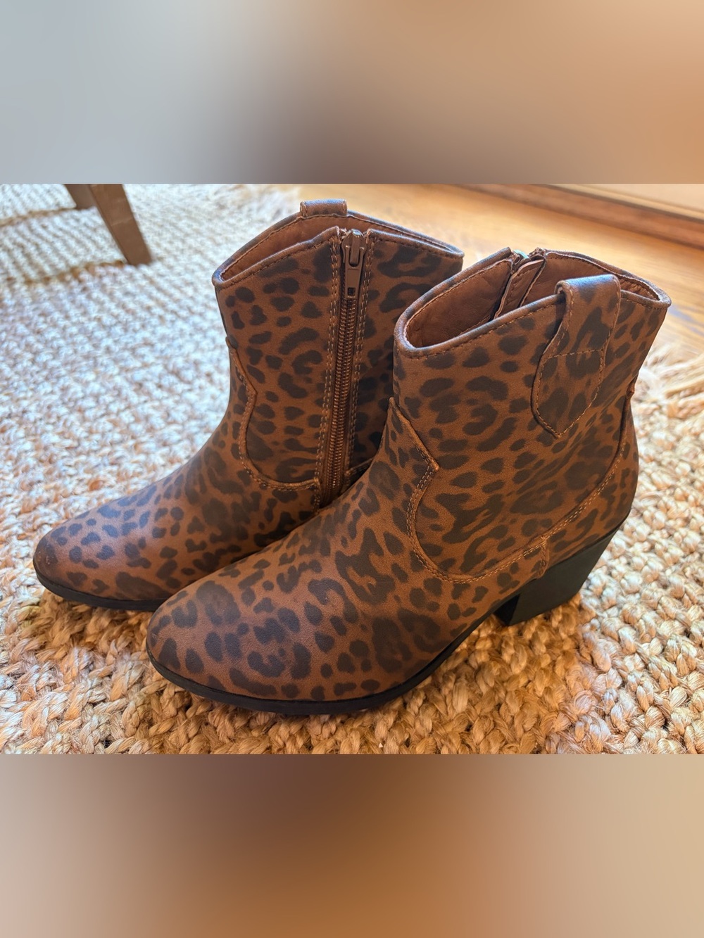 True Craft Womens Winnie Brown Leopard Print Nubuck Side Zip Size 6M Ankle Boots